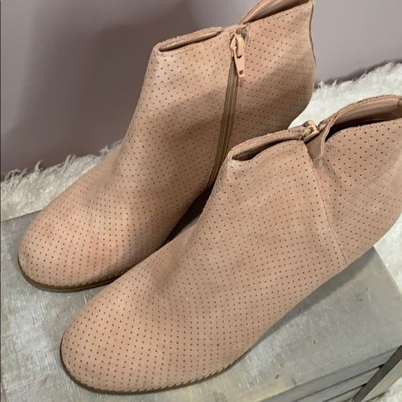 SUSINA Hannon Leather Wedge Bootie NIB - Picture 5 of 8